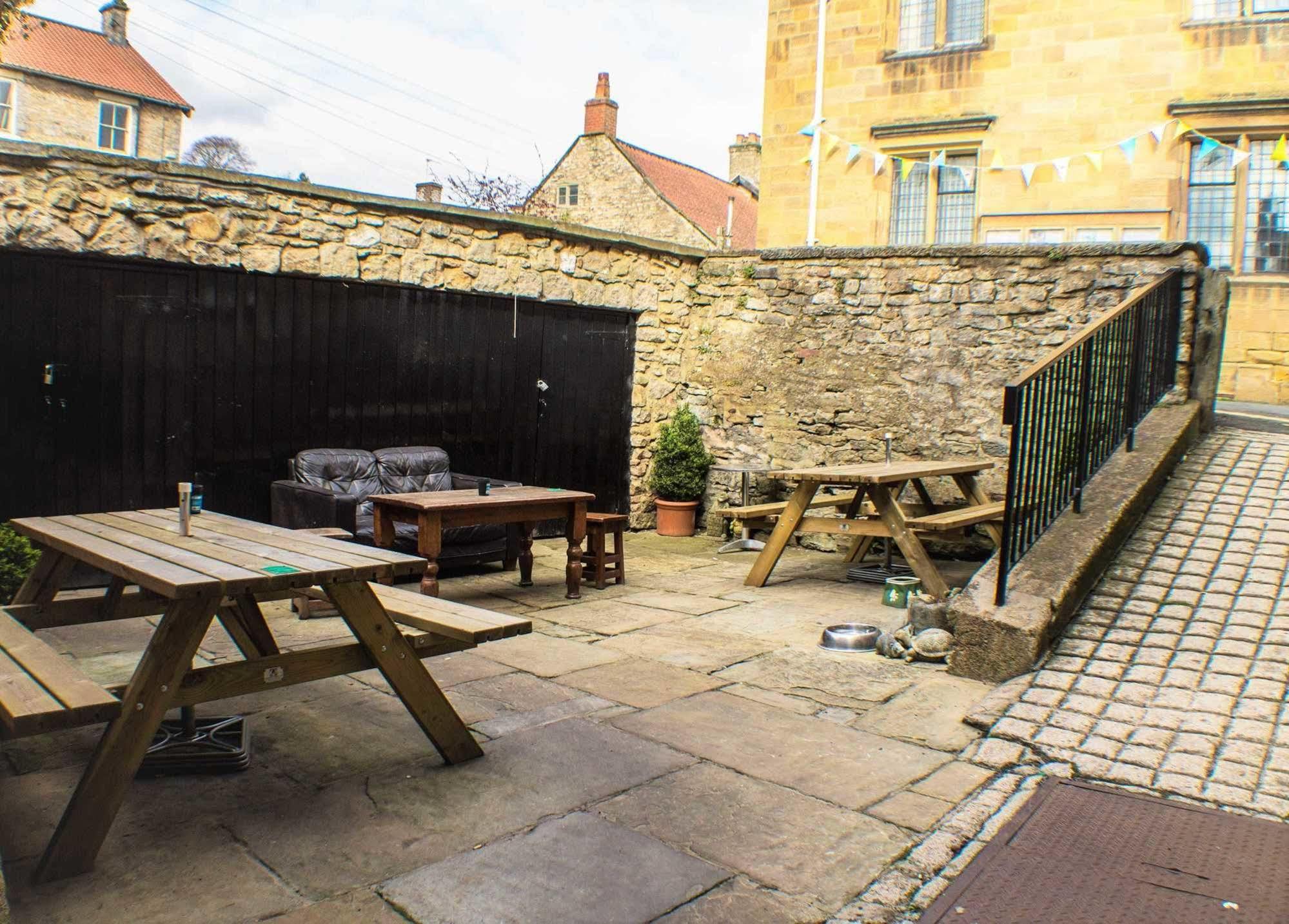 The Royal Oak Hotel Helmsley Exterior photo